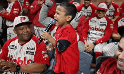 VIDEO: 'Chucho', el niño viral que canta éxitos de Amanda Miguel brilla en partido de los Diablos Rojos del México