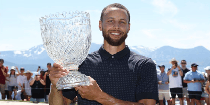 Stephen Curry se impone a Canelo Álvarez en el torneo de golf de celebridades