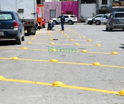 Transporte y vialidad mejora la señalización y rehabilita boyas para brindar seguridad vial en la colonia el pueblo