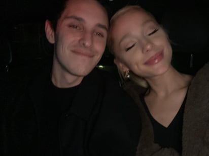 Después de dos años de matrimonio, Ariana Grande y Dalton Gomez se están separando