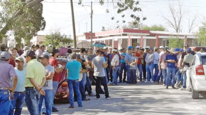 La Iniciativa Privada acompañó a obreros de AHMSA en su manifestación