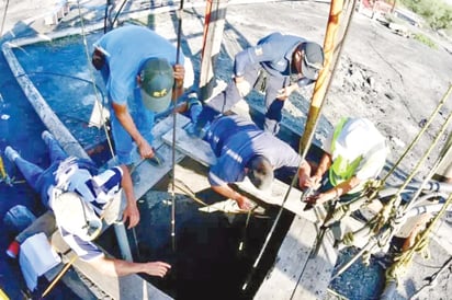 Mueren dos mineros al caer en pozo de carbón en Sabinas