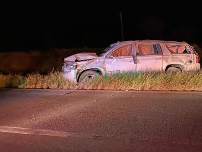 Familia vuelca en la carretera Hermanas-Sabinas