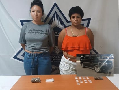 Detienen a dos jovencitas en lujosa camioneta con droga