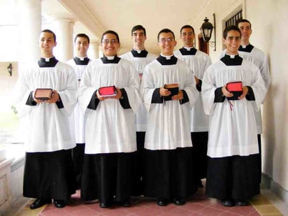 Néstor Martínez; 9 jóvenes de Monclova están participando en el  pre seminario de Saltillo