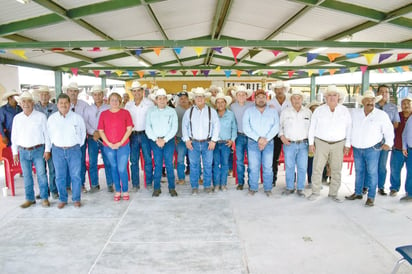 SADER entrega apoyos a ganaderos en terrenos de la feria de San Buenaventura