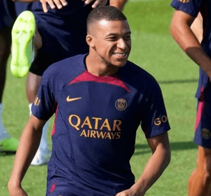 PSG en ruta hacia su pretemporada en Japón sin su estrella Mbappé