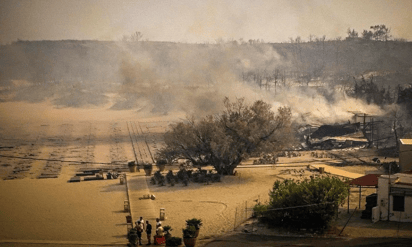 Incendio arde fuera de control en la isla griega de Rodas