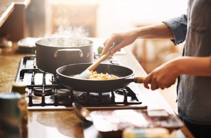 Por seguridad, NUNCA cometas estos errores en la cocina