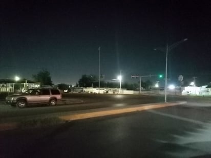 Vecinos se quejan de luminarias que no prenden en el Oriente 