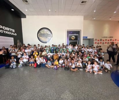 Infantes visitan el Museo Biblioteca Pape