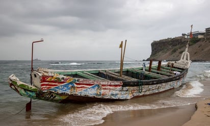 Mueren 17 migrantes tras naufragio frente a costas de la capital de Senegal