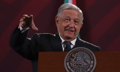 AMLO rechaza propuesta de Xóchitl Gálvez de que trabajadores paguen seguro privado; buscan desaparecer ISSSTE e IMSS, acusa