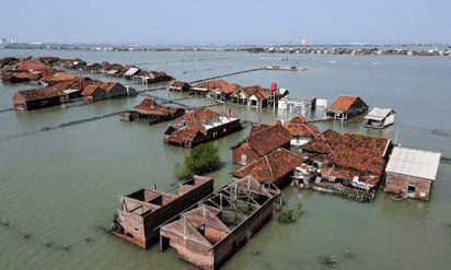 Pueblo de Indonesia, el riesgo de extinción: 'El mar nos traga poco a poco'