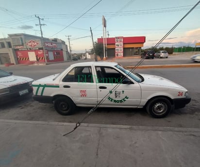 A punta de pistola pareja asalta a taxista y se llevan unidad en Castaños