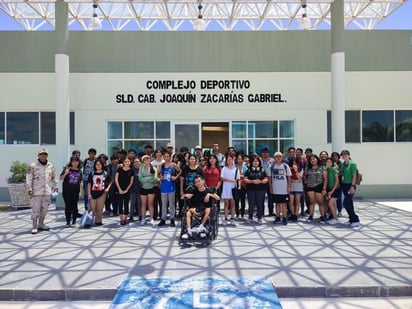 Jóvenes y niños realizan visita al 12 Regimiento de Caballería Motorizada 