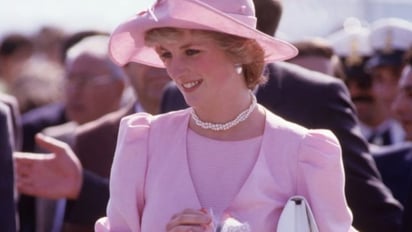 Lady Di, la representante más elegante del Barbiecore: El furor por las prendas color rosa revivió a partir del estreno de Barbie, pero Lady Di fue una precursora de este estilo