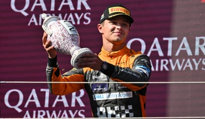 'Si hubiera sido mi trofeo, me habría enfadado' Lando Norris habla sobre el incidente con Verstappen