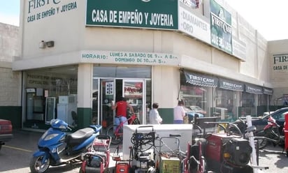 Obreros empeñan todo y venden sus autos para sobrevivir