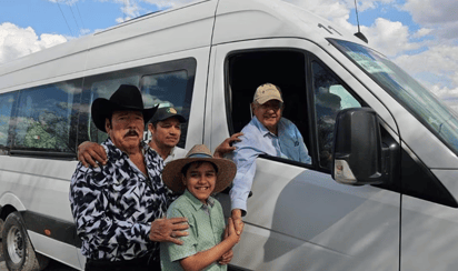 Aterriza AMLO en terrenos de Lalo Mora en NL