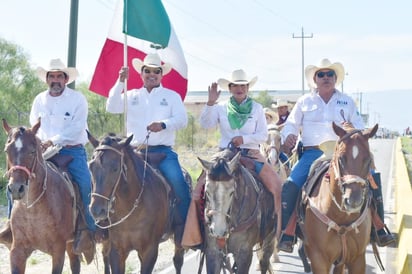 Beto Villarreal arranca cabalgata edición 35 junto a fundadores 