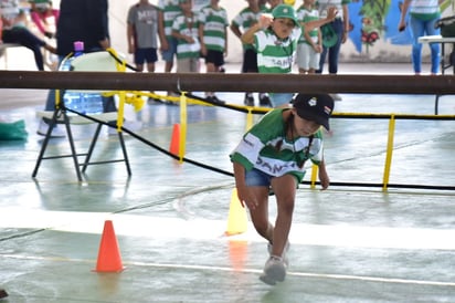 Alumnos del curso Santos -Pronnif conviven en exatlón