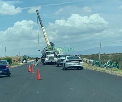 Vuelca tráiler con cerveza en la 57