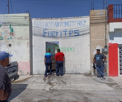 Arde taller abandonado en Castaños