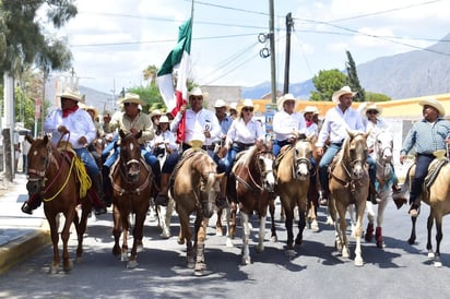 Más de 2,500 jinetes y espectadores dieron vida a la cabalgata de Cuatro Ciénegas 