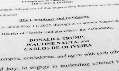 Comparece ante el juez el nuevo acusado en la causa de los documentos en poder de Trump