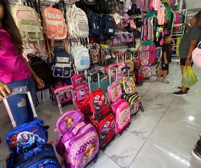 Mochilas no bajan de 400 pesos en Monclova