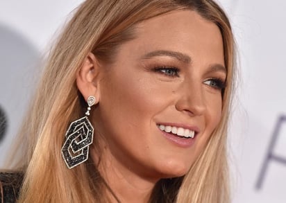 Esta 'ponytail' en la foto de Blake Lively nos encanta, te decimos por qué: Este peinado es perfecto para los días calurosos, además lucirás genial