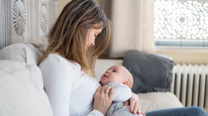 La leche materna es el alimento más completo para el bebé