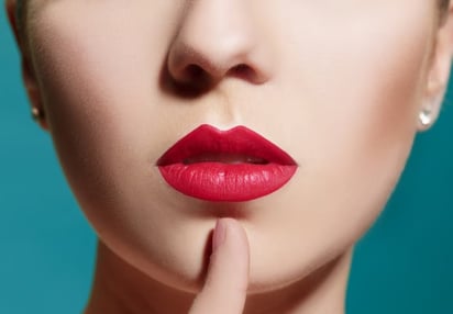 Logra los labios rojos perfectos : Unos labios rojos son el look perfecto sin importar la ocasión.