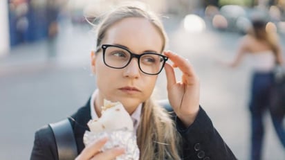 Por qué la velocidad a la que comes puede ser tan importante para tu salud como lo que comes