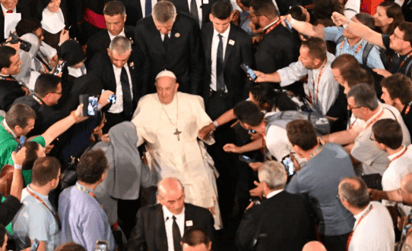 Papa Francisco se entrevista con 13 víctimas de pederastia en Lisboa