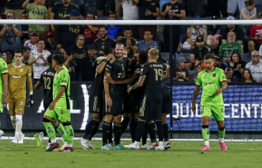 LAFC, con gran actuación de Carlos Vela, goleó 7-1 a Juárez FC y se clasificó a los octavos de final.