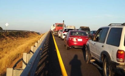 Reynosa amanece con bloqueo de carretera a Matamoros y enfrentamientos