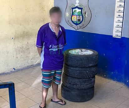 Guardias de AHMSA capturan a ladrón de auto partes