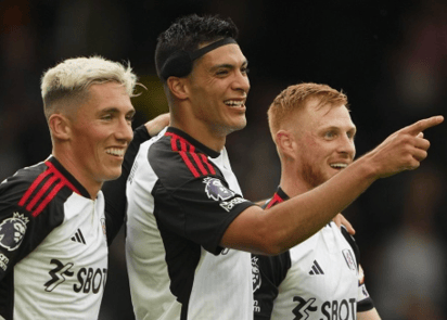 Raúl Jiménez marca su primer gol con el fulham en partido amistoso