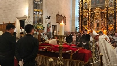 Regresa imagen del Santo Cristo a la Capilla