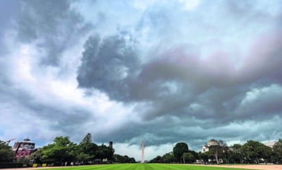 Tormentas destructivas en este de EU dejan al menos dos muertos y miles de personas sin electricidad