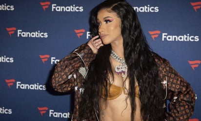 Micrófono que Cardi B arrojó durante un concierto es subastado por millonaria cantidad