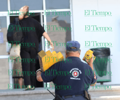 Abren elevador; 7 personas siguen dentro