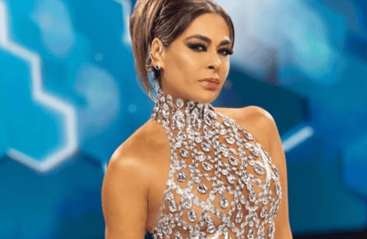 Galilea Montijo modela mini vestido transparente que vende en su boutique