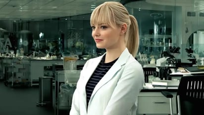 Emma Stone, ha sorprendido con un look que a los a sus fanáticos les recuerda mucho a Spider-Gwen: ¿Habrá un live action del Spider-Verse? Muchos  rumores se desataron al ver a Emma Stone rubia