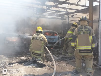 Hombre se quema tras un incendio en taller 