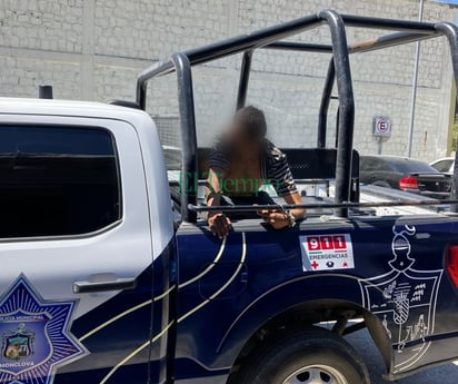 Indigente se come pan y causa destrozos en Oxxo de Monclova