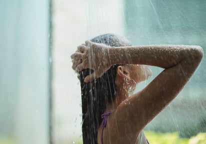 Cada cuánto tiempo hay que lavarse el pelo en verano: esto dice la ciencia