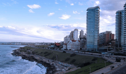 Tragedia en viaje escolar: Muere joven al caer por la ventana de un hotel en Argentina